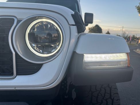 Used 2024 Jeep Wrangler Unlimited Sahara AWD/4WD image 9
