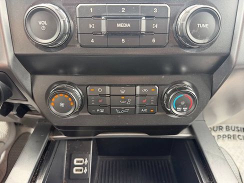 Used 2019 Ford F150 XLT w/ Equipment Group 302A Luxury AWD/4WD image 18