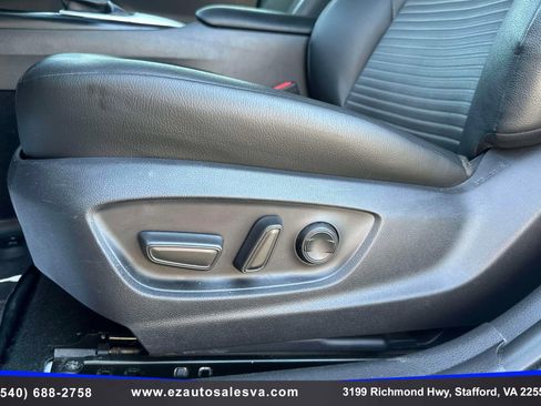 Used 2019 Toyota Camry SE FWD image 18