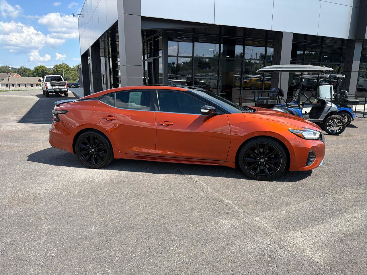Used 2020 Nissan Maxima SR w/ Sport Mat Group FWD image 2