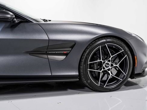 Used 2025 Aston Martin Vanquish image 43