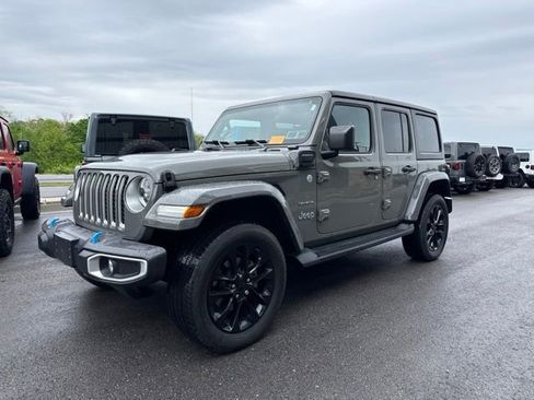 Used 2023 Jeep Wrangler Unlimited Sahara w/ Cold Weather Group AWD/4WD image 8