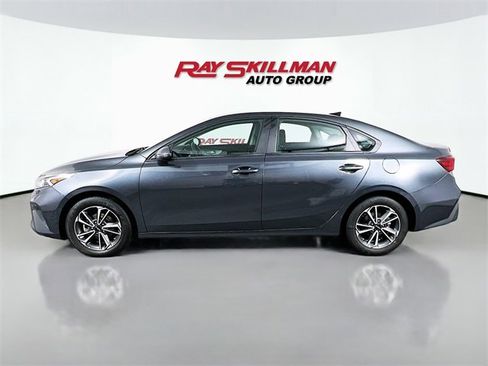 Used 2023 Kia Forte LXS w/ LXS Technology Package image 4