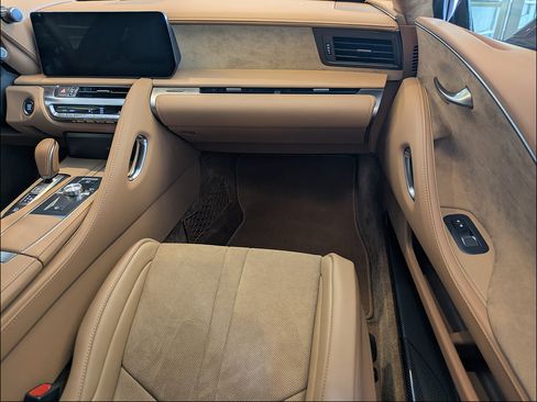 Used 2025 Lexus LC 500 Coupe w/ Dynamic Handling Package RWD image 15