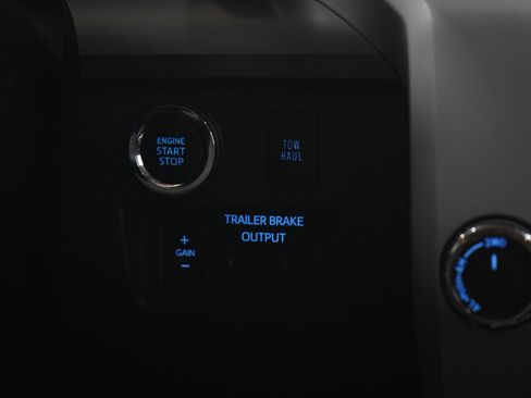 Used 2021 Toyota Tundra Platinum AWD/4WD image 21