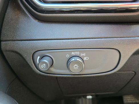 Used 2023 Chevrolet Bolt EUV LT w/ Comfort Package FWD image 27