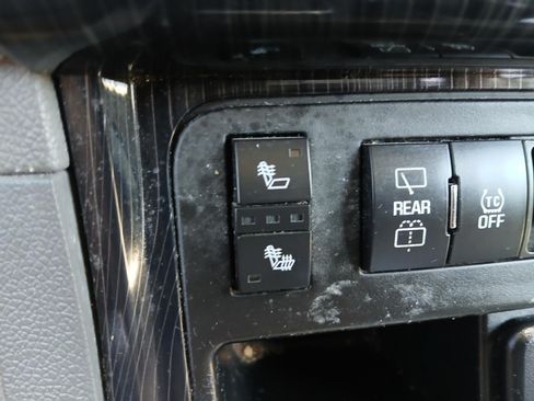 Used 2017 Chevrolet Traverse LT w/ Traveler's Package FWD image 26