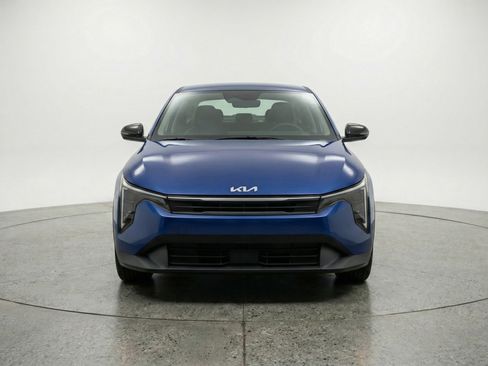 Used 2025 Kia K4 FWD image 2