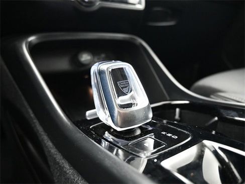 Used 2024 Volvo XC40 B5 Plus w/ Climate Package image 11