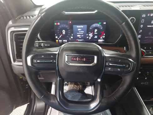 Used 2024 GMC Canyon AT4 w/ AT4 Premium Package AWD/4WD image 9