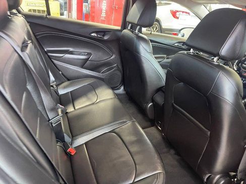 Used 2018 Chevrolet Cruze Premier image 13