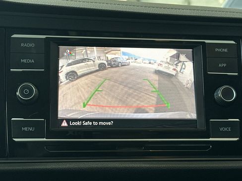 Used 2022 Volkswagen Jetta SE w/ Panoramic Sunroof Package FWD image 18