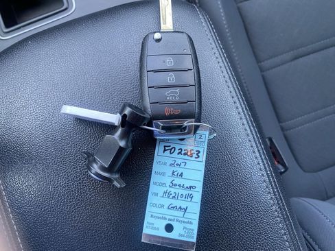 Used 2017 Kia Sorento L FWD image 21