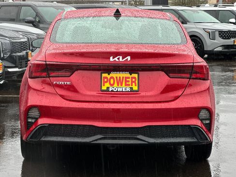 Used 2022 Kia Forte LXS w/ LXS Technology Package image 4