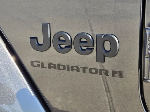 New 2023 Jeep Gladiator Willys image 7