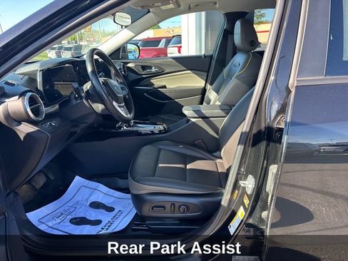 Used 2025 Chevrolet Trax ACTIV w/ Sunroof Package FWD image 11