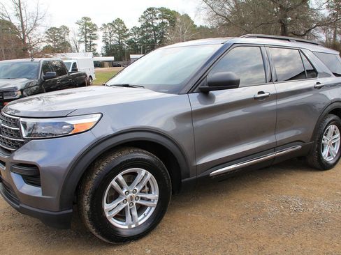 Used 2022 Ford Explorer XLT w/ Class IV Trailer Tow Package image 4