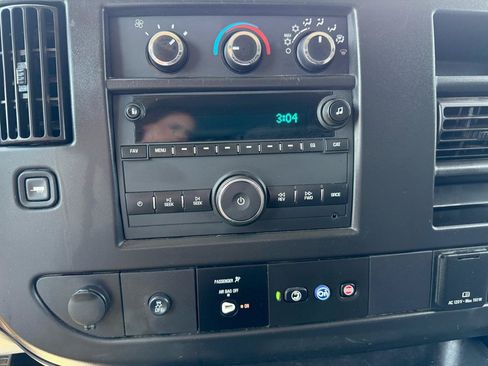 Used 2021 Chevrolet Express 3500 Extended w/ Driver Convenience Package RWD image 28
