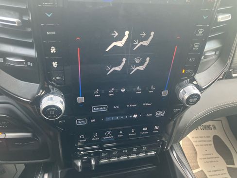 Used 2024 RAM 2500 Limited AWD/4WD image 24
