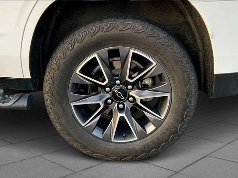 Used 2023 Chevrolet Tahoe Z71 w/ Luxury Package image 9