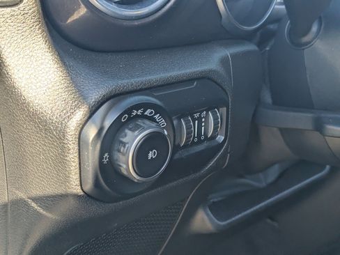 Used 2019 Jeep Wrangler Unlimited Sahara image 20