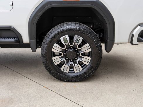 Used 2024 GMC Sierra 3500 Denali w/ Technology Package image 34