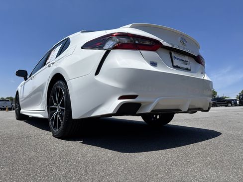 Used 2021 Toyota Camry SE FWD image 8