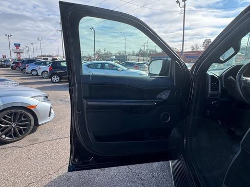 Used 2019 Ford Expedition XLT w/ Equipment Group 202A AWD/4WD image 10