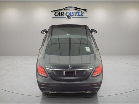 Used 2017 Mercedes-Benz E 300 4MATIC image 4
