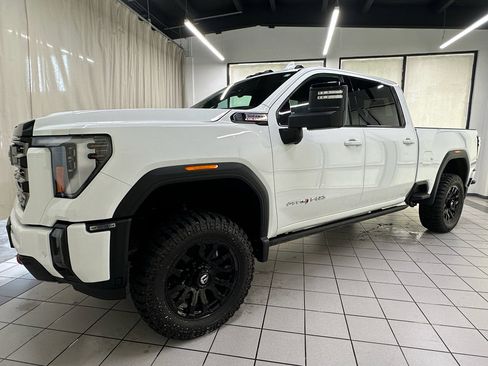 Used 2024 GMC Sierra 2500 AT4 w/ AT4 Premium Plus Package AWD/4WD image 14