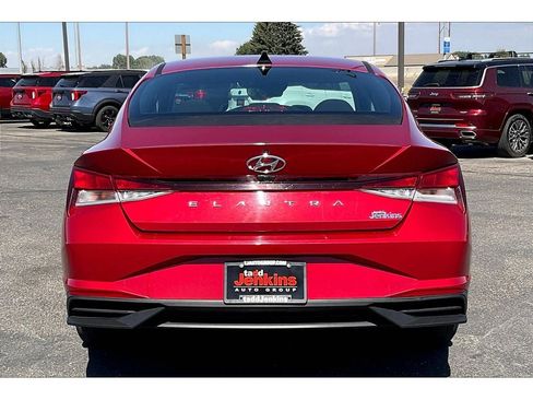 Used 2021 Hyundai Elantra SEL image 4