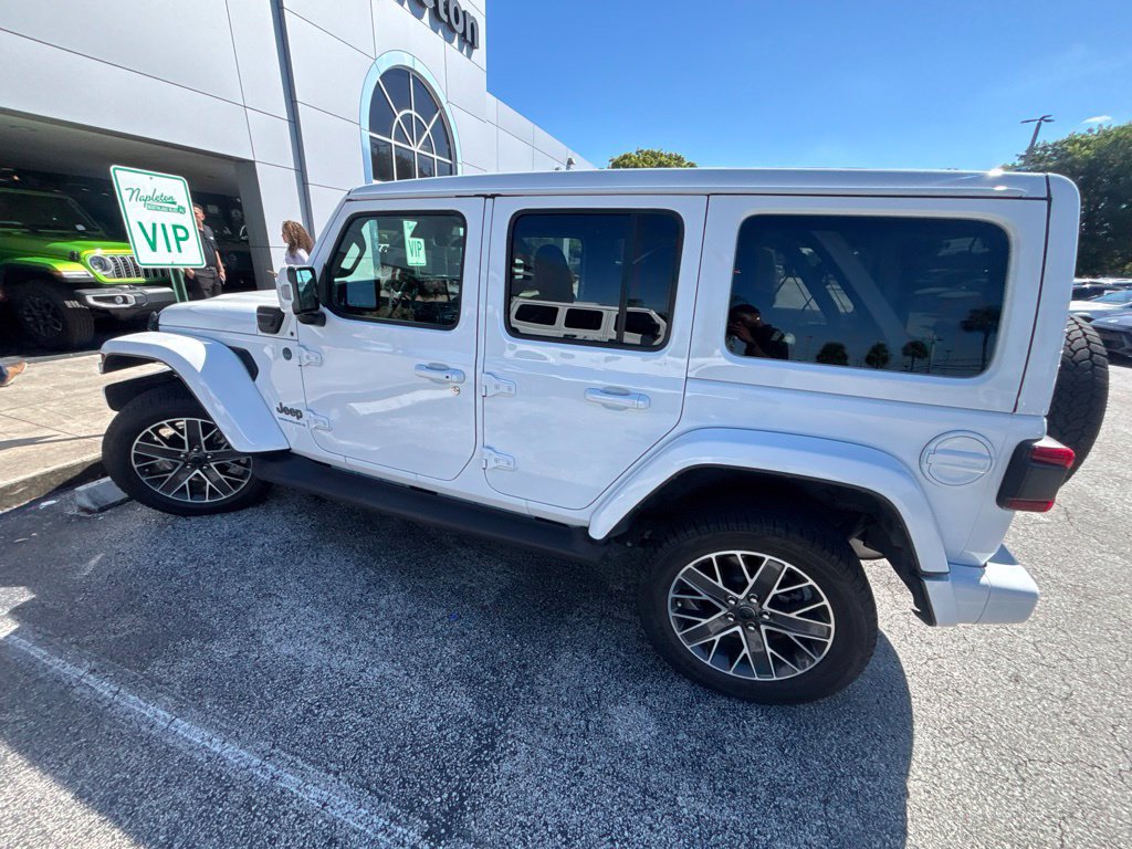 Used 2024 Jeep Wrangler High Altitude AWD/4WD image 19