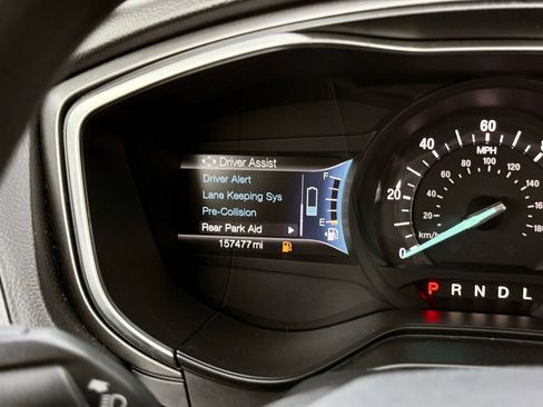 Used 2019 Ford Fusion SE FWD image 30