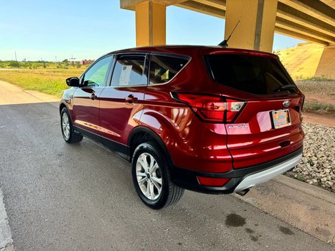 Used 2019 Ford Escape SE FWD image 5