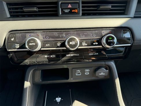 New 2025 Honda Pilot Touring image 41