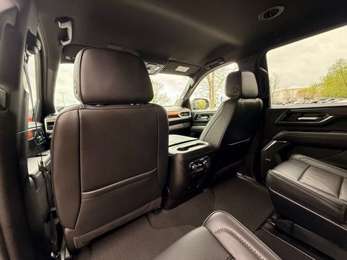 Used 2025 GMC Yukon Denali image 33