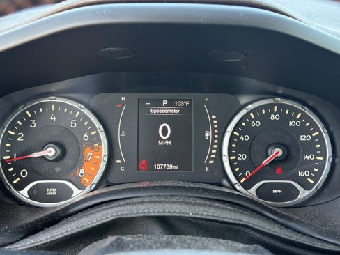 Used 2015 Jeep Renegade Latitude FWD image 9