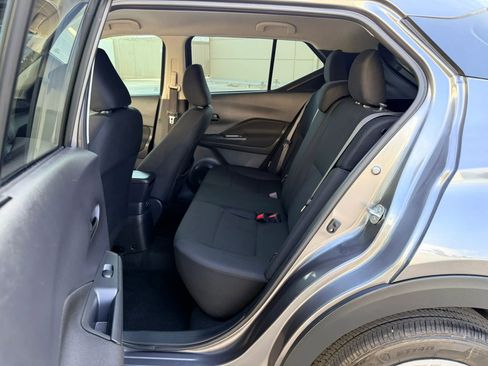 Used 2024 Nissan Kicks S image 11