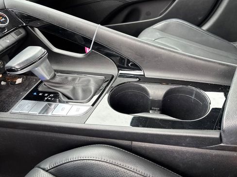 Used 2023 Hyundai Elantra Limited w/ Preferred Accessory Package FWD image 20