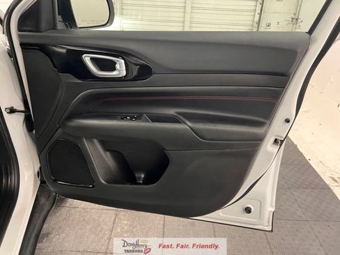 Used 2025 Jeep Compass Trailhawk AWD/4WD image 39