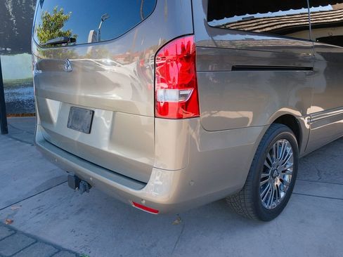 Used 2018 Mercedes-Benz Metris Passenger image 29