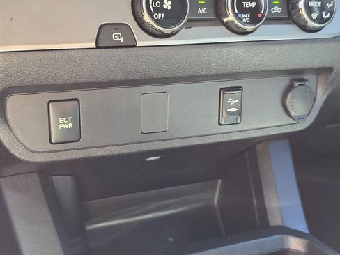 Used 2018 Toyota Tacoma SR5 image 32