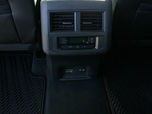 Used 2021 Volkswagen Atlas SE w/ Towing Package FWD image 12