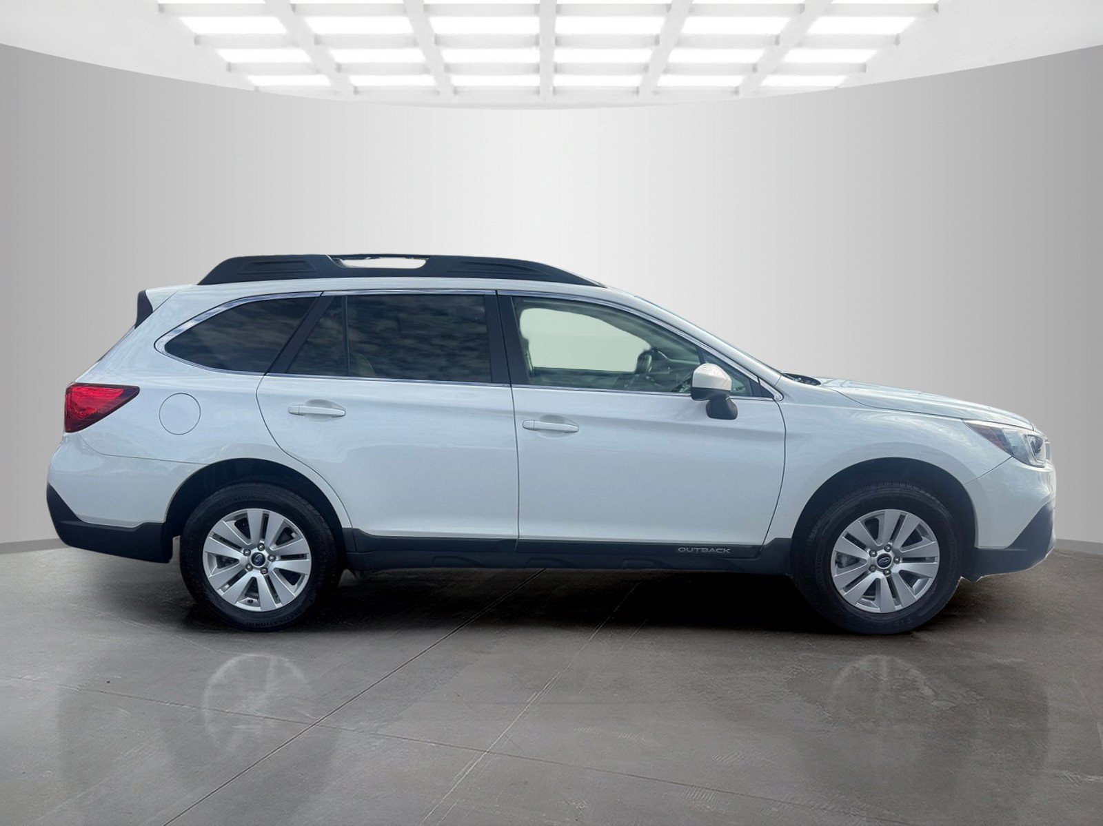 Used 2019 Subaru Outback 2.5i Premium AWD/4WD image 2