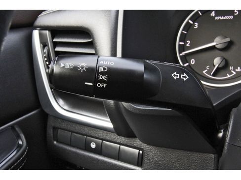 Used 2023 Nissan Rogue SV w/ SV Premium B Package image 20