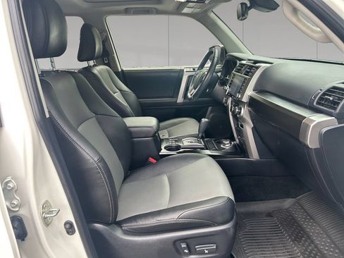 Used 2022 Toyota 4Runner SR5 Premium w/ Moonroof Package AWD/4WD image 17