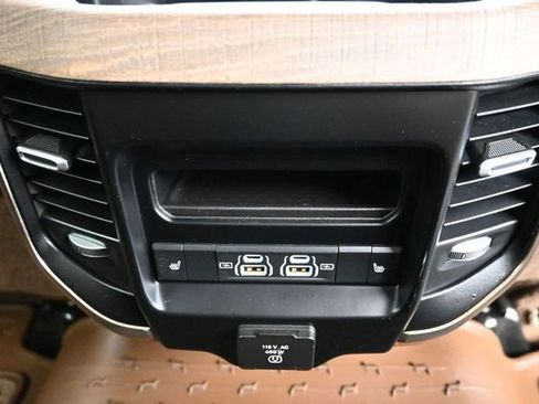 Used 2024 RAM 2500 Limited w/ Towing Technology Group AWD/4WD image 15