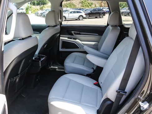 Used 2020 Kia Telluride S AWD/4WD image 17