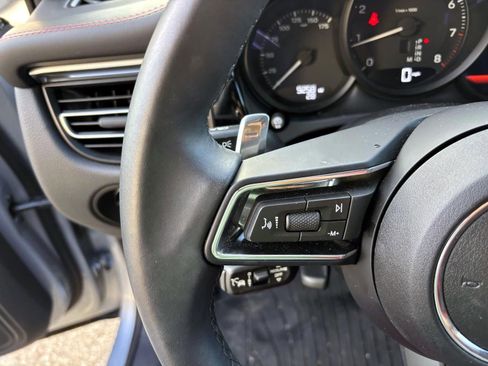 Certified 2025 Porsche Macan AWD/4WD image 28