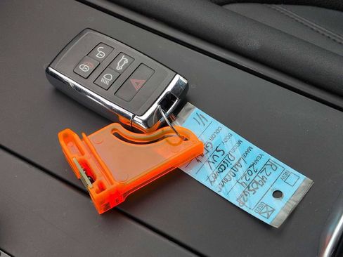 Used 2024 Land Rover Discovery S image 36